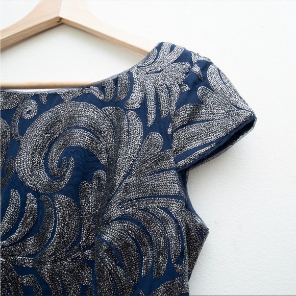 Adrianna Papell Navy and Silver Cocktail Driss - Picture 3 of 16